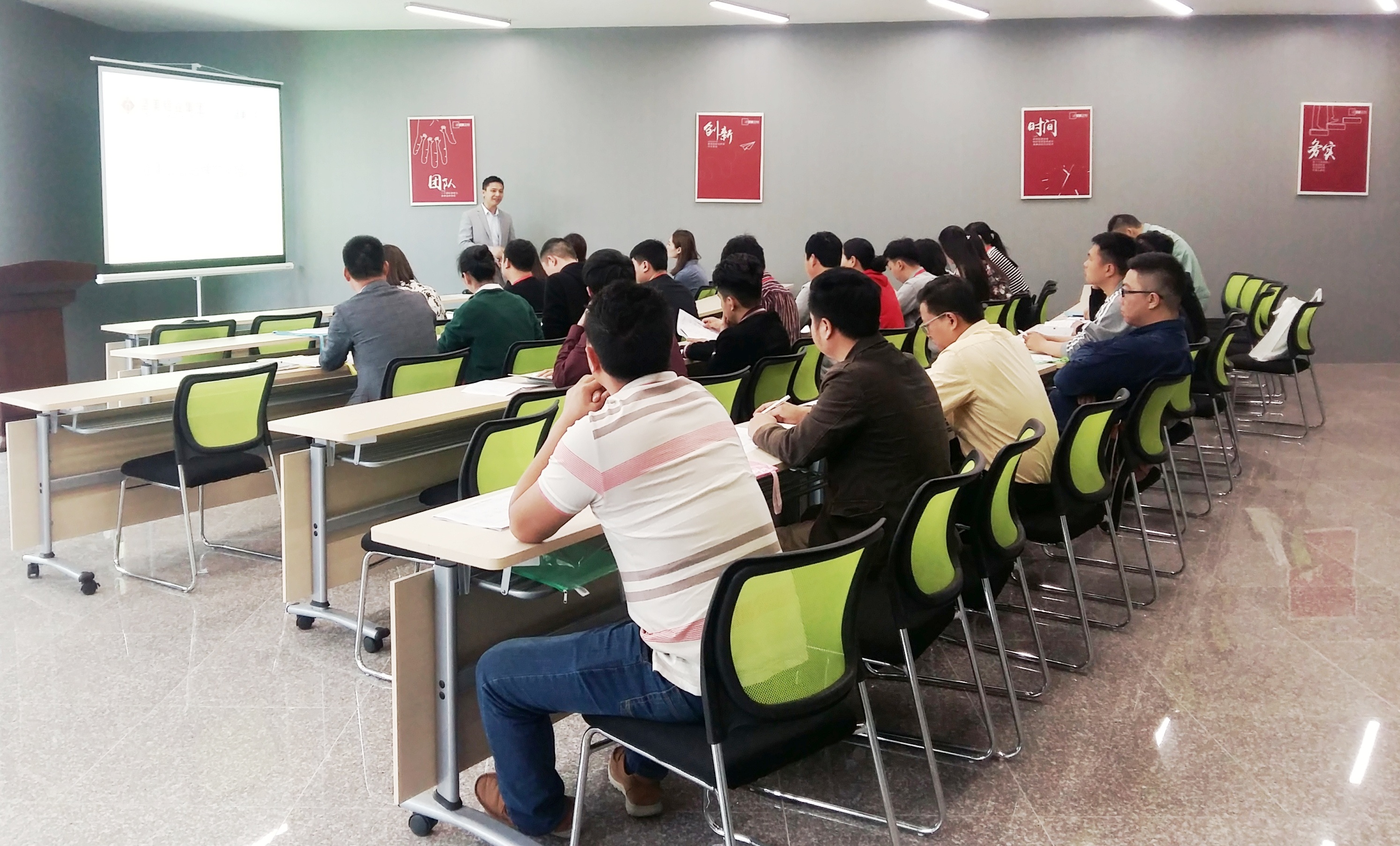 堅(jiān)美定制2018年首屆加盟商培訓(xùn)完滿結(jié)束！